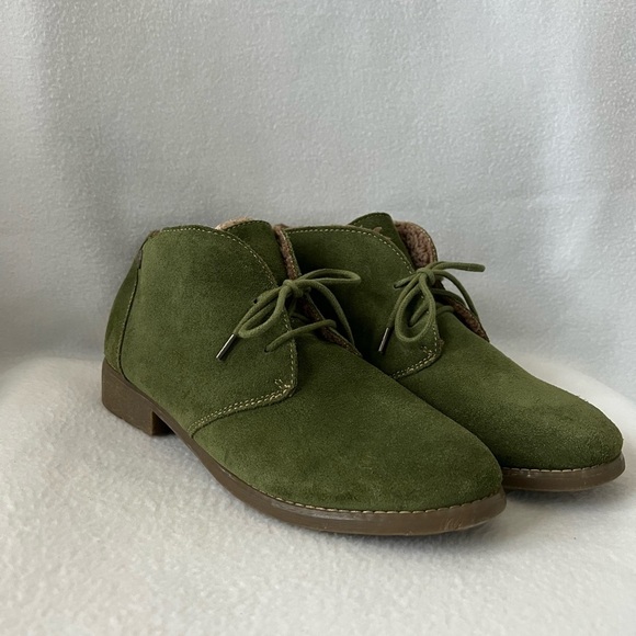 Eddie Bauer Shoes - Eddie Bauer size 9 1/2 Green Suede Faux Fur Lining Ankle Boots